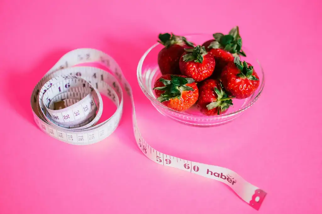 5 Reasons You Can't Stay Lean: Measuring Tape and Strawberries